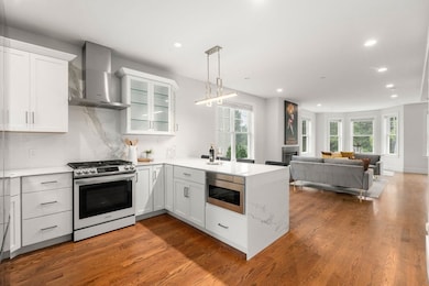 577 Baker St unit 577, West Roxbury, MA 02132 - photo 7