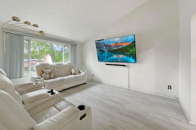 6024 Winterberry Dr, Galloway, OH 43119 - photo 2