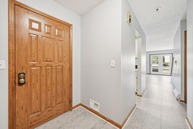 3187 Parkview Cir unit 3187, Grove City, OH 43123 - photo 5