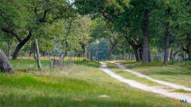190 Turnaround Rd, Seguin, TX 78155 - photo 5