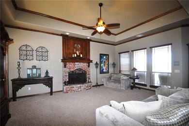 Spacious Living Room with pop up ceiling!