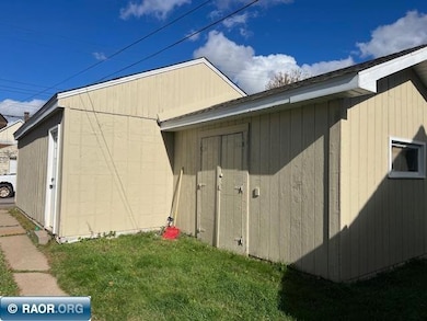 218 6th St SW, Chisholm, MN 55719 - photo 4