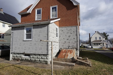 37 Franklin St, Ludlow, MA 01056 - photo 3