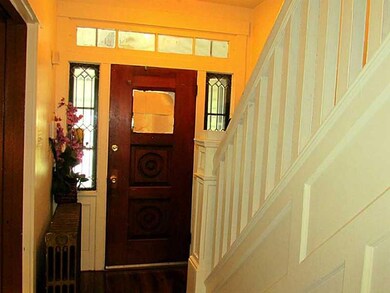 Entry/Foyer.