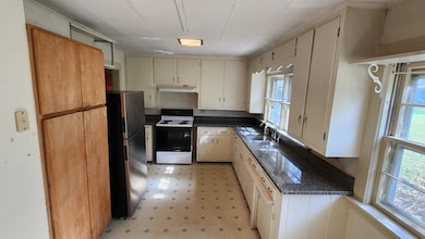 45 Chase St, Claremont, NH 03743 - photo 5