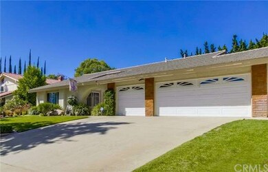3 car garage with laundry area & temperature-contr