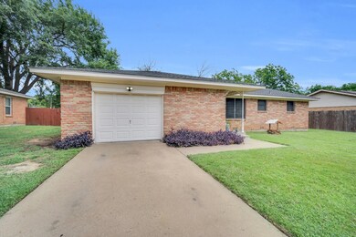 804 N Douglas Ave, Cleburne, TX 76033 - photo 3