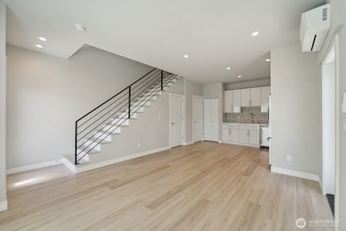 527 S Cloverdale St unit A, Seattle, WA 98108 - photo 6