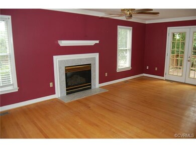 Great room:  25x12 -- hardwood floors, crown moldi