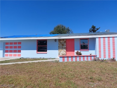 Mid-century modern home featuring roof mounted sol
