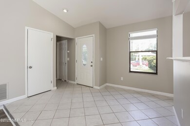 004-photo-dining-room-10038391
