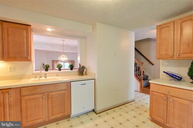 8346 Mary Lee Ln, Laurel, MD 20723 - photo 4