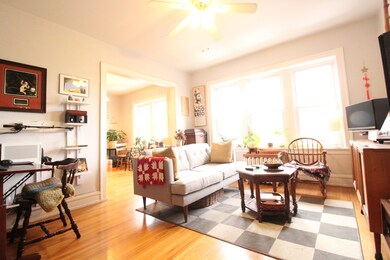 2019 W Argyle St unit 3W, Chicago, IL 60625 - photo 4