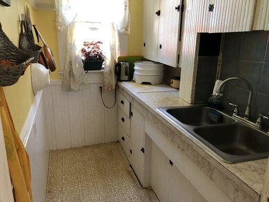 135 Tyler St, Methuen, MA 01844 - photo 7