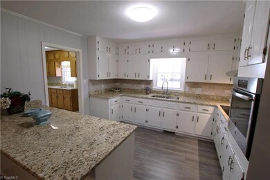 1370 Iron Mountain Rd, Asheboro, NC 27205 - photo 4