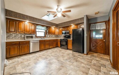 725 Oklahoma Ave, Lincoln, IL 62656 - photo 5