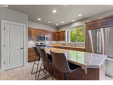 251 Winchester Creek Ave, Winchester, OR 97495 - photo 2