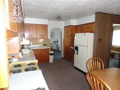 Kitchen. Enjoy baking and cooking in this large ki