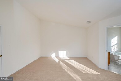 10333 Butternut Cir, Manassas, VA 20110 - photo 4