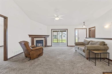 3714 Bluebird Dr SW, Cedar Rapids, IA 52404 - photo 5