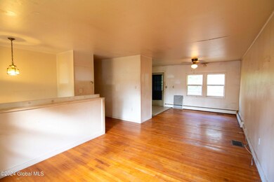 54 Myrtle St, Saratoga Springs, NY 12866 - photo 5