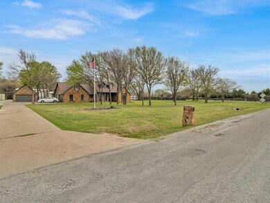 100 Plantation Oaks Ct, Springtown, TX 76082 - photo 3