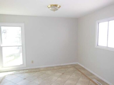 608 Topeka Dr, Carpentersville, IL 60110 - photo 5