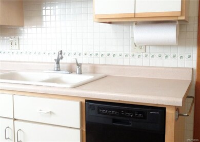 Lower kitchen does have dishwasher