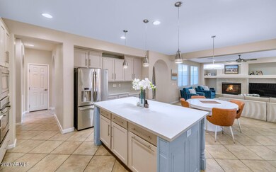 3976 E Robin Ln-large-007-010-3976 E Rob