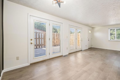 005_40eec_2503 Burgandy Ln-17