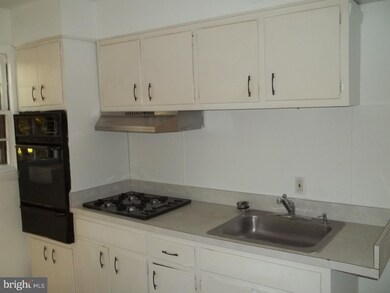 306 Morton Ave, Folsom, PA 19033 - photo 7