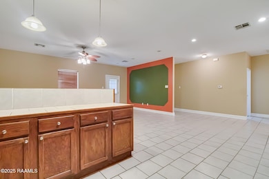 123 Whitney St-Living