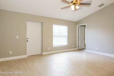 002-photo-foyer-11242729