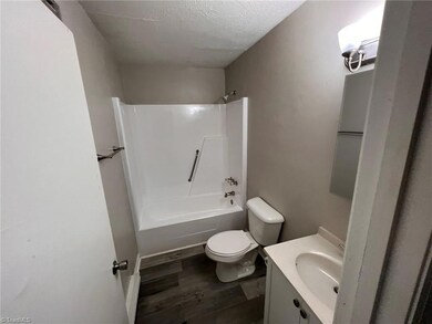 216 Church St unit 4, Thomasville, NC 27360 - photo 3