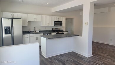 303 Jefferson St, Saratoga Springs, NY 12866 - photo 3