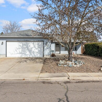 1380 Vista Dr, Central Point, OR 97502 - photo 2