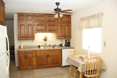 400 & 404 E 27th St S, Newton, IA 50208 - photo 2