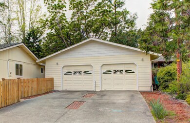 1616 NW Highland Ave, Grants Pass, OR 97526 - photo 2