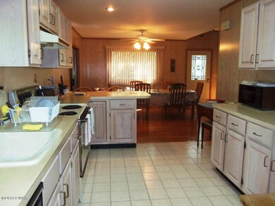 802 Saddle Brook Ct, Hawley, PA 18428 - photo 3