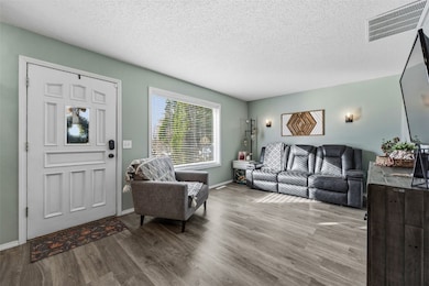 42 Park Village Ave SW, Cedar Rapids, IA 52404 - photo 3