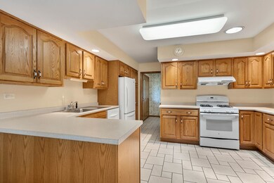 130 E Thompson Dr, Wheaton, IL 60189 - photo 7