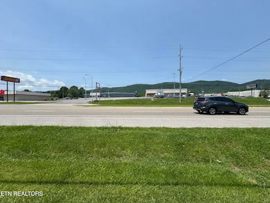 2527 Jacksboro Pike, Jacksboro, TN 37757 - photo 2