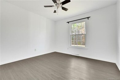 The Dining Room is between the Living Room and Kit