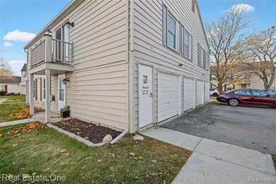 2917 Rockford Ct unit 36D, Lake Orion, MI 48360 - photo 5