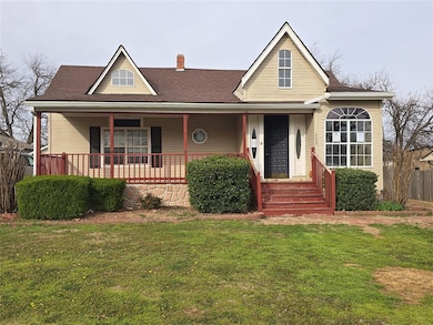 View of front of property featuring a front yard a