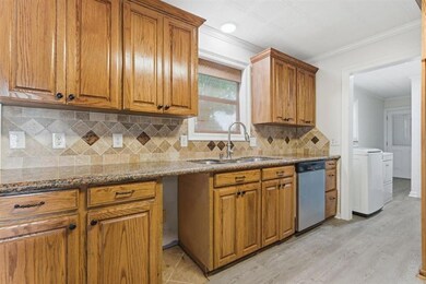 2504 Bonito Dr, Lake Charles, LA 70605 - photo 4