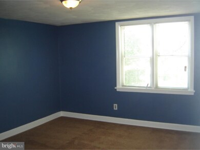 1031 Minden Ln, Darby, PA 19023 - photo 7