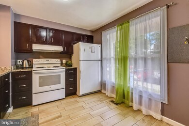38 Seek Ct, Takoma Park, MD 20912 - photo 4