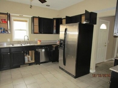 2413 Prairie Ave, Mattoon, IL 61938 - photo 4