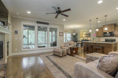 1911 Creekview Ln, Raymore, MO 64083 - photo 3